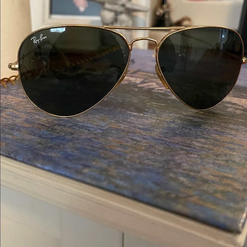 Ray-Ban Classic Gold Aviators with Dark Lenses